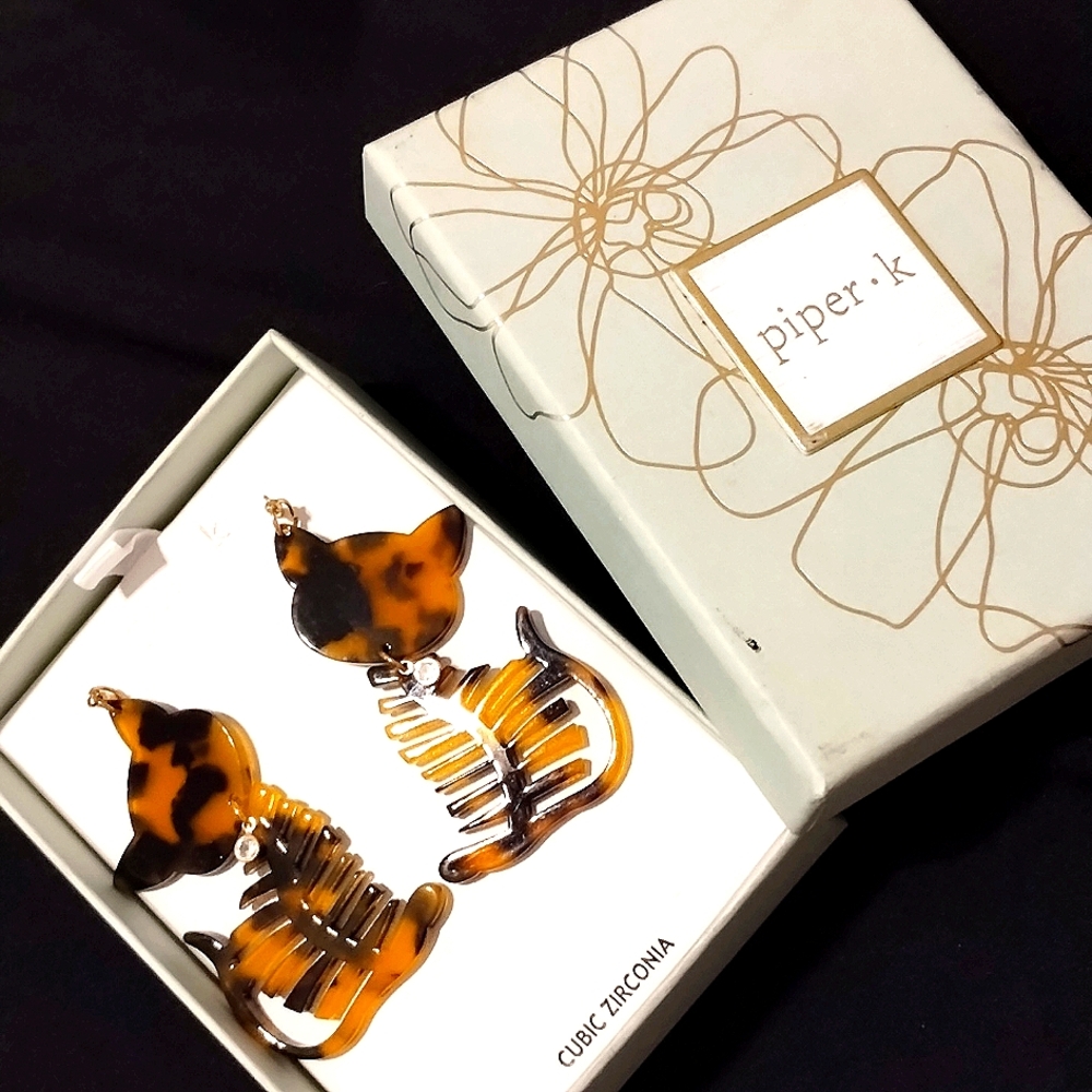 Piper K Tortoise Shell Dangling Cat Earrings - image 2